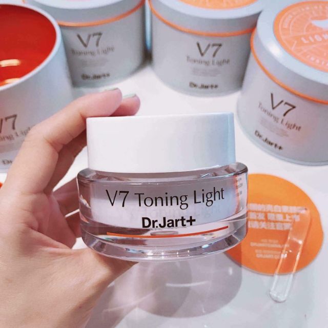 KEM DƯỠNG TRẮNG DA V7 TONING LIGHT