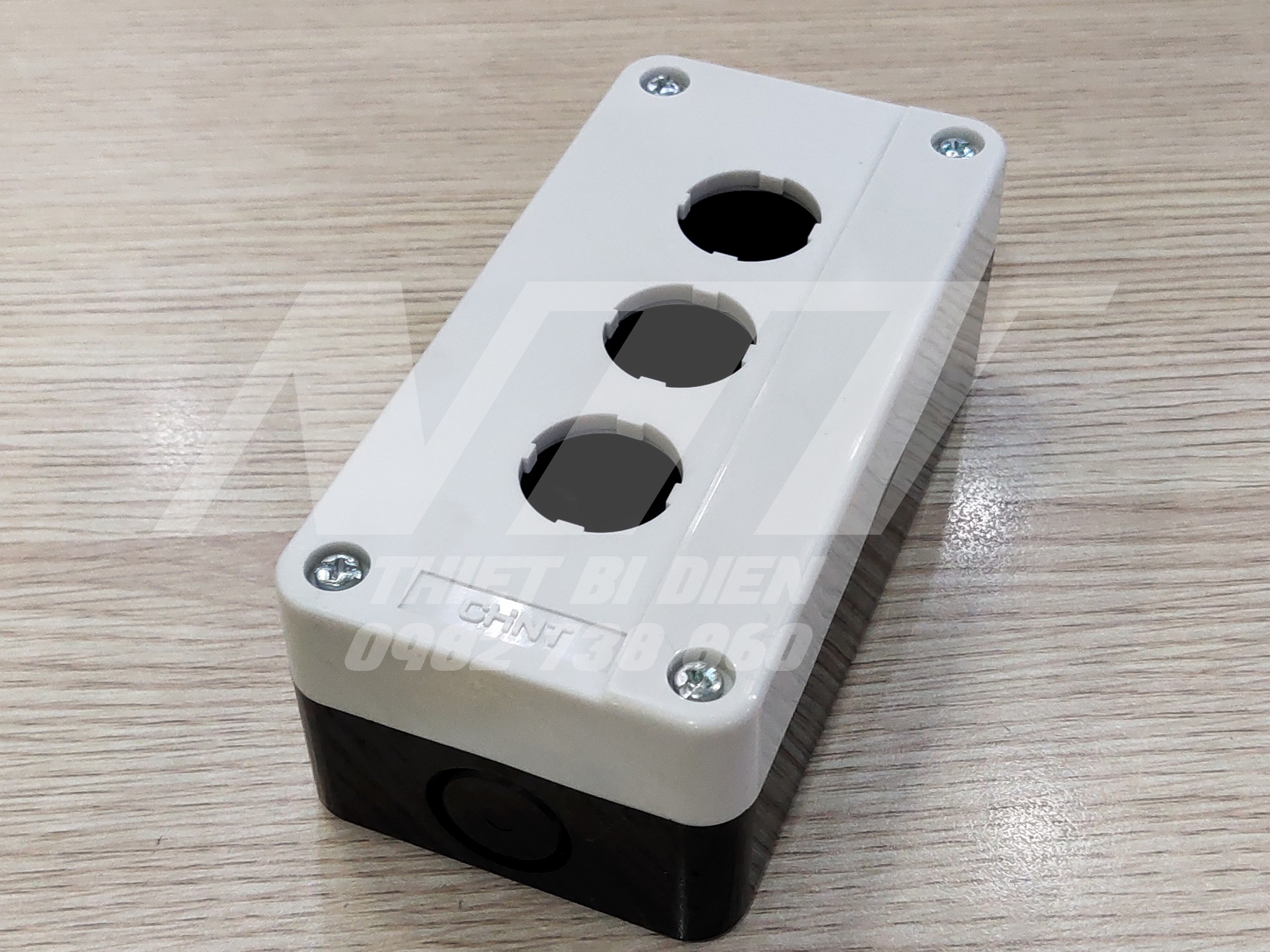 Hộp nút nhấn 3 lỗ phi 22 NP2-B03 Chint