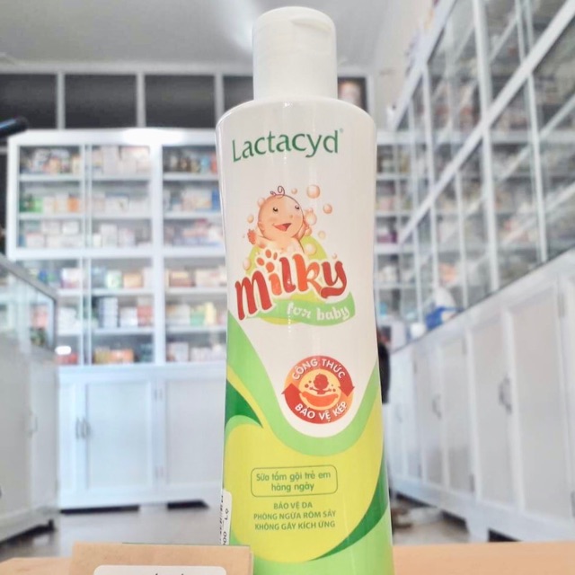 SỮA TẮM GỘI TOÀN THÂN CHO BÉ LACTACYD MILKY (250ML/CHAI)