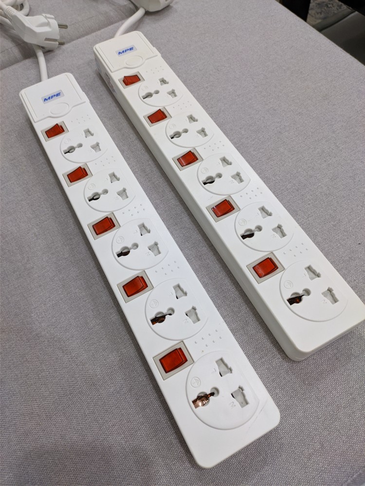 Ổ cắm điện đa năng MPE (5 ổ cắm đa năng, có công tắc mỗi ổ)