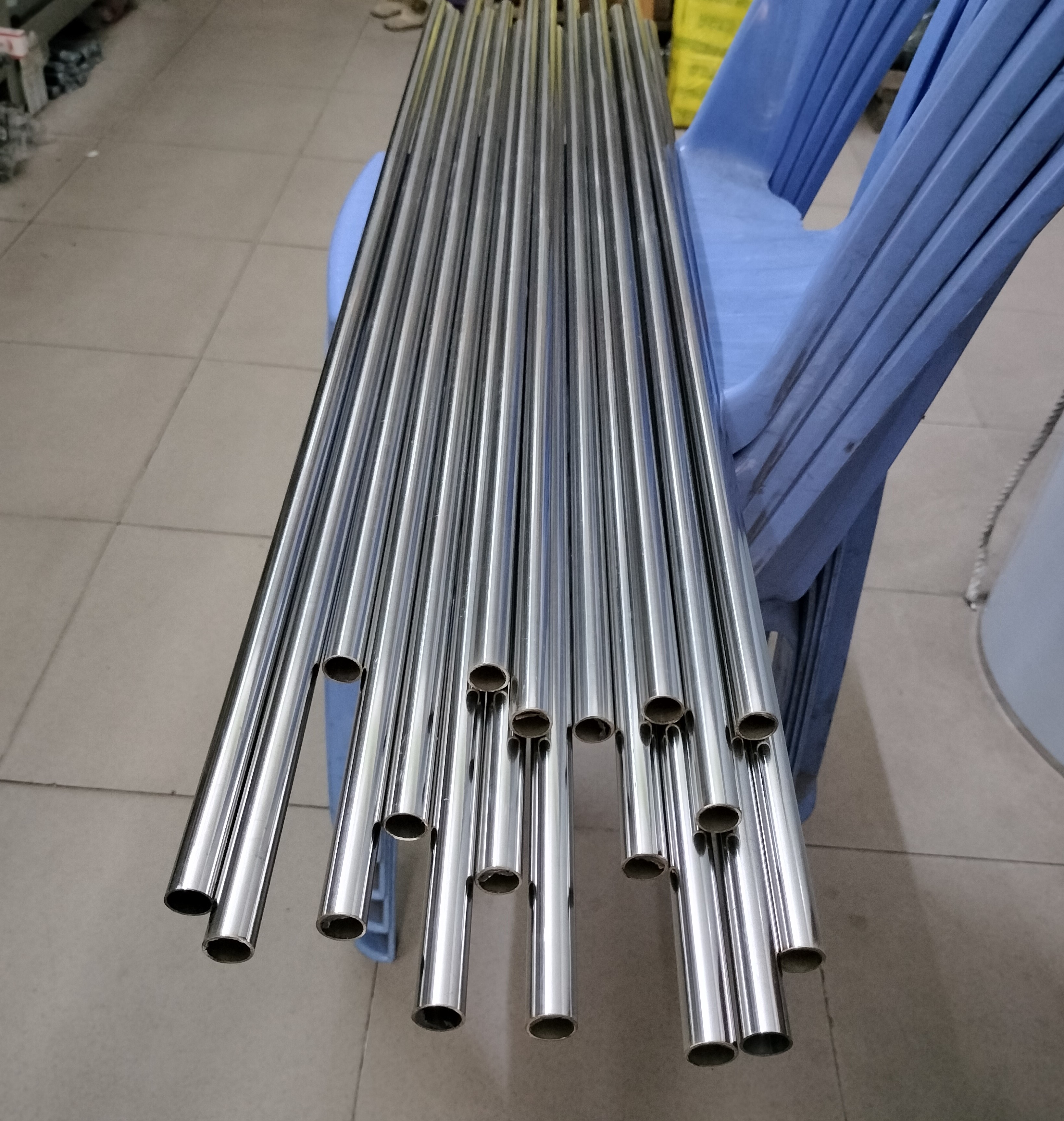 Ống tròn Inox 201 phi 12.7, 16, 19, 22, 25, 32mm (dài 0.5m/1m/1.2m)