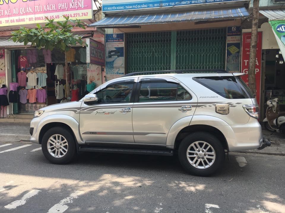 Tem dán sườn xe fortuner
