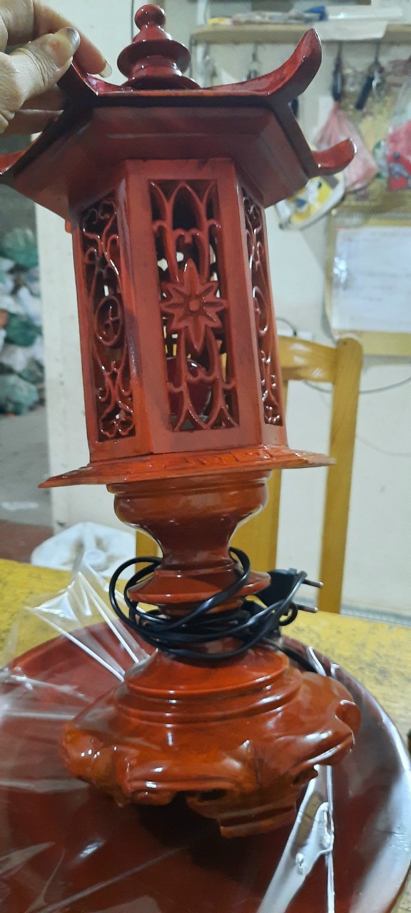 cặp đèn thờ mái chùa gỗ hương cao 48 cm