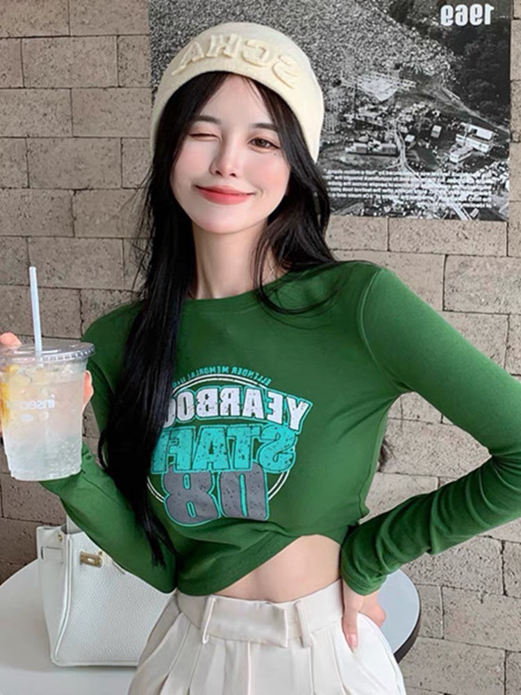 Áo thun croptop xanh lá in hình siêu hot