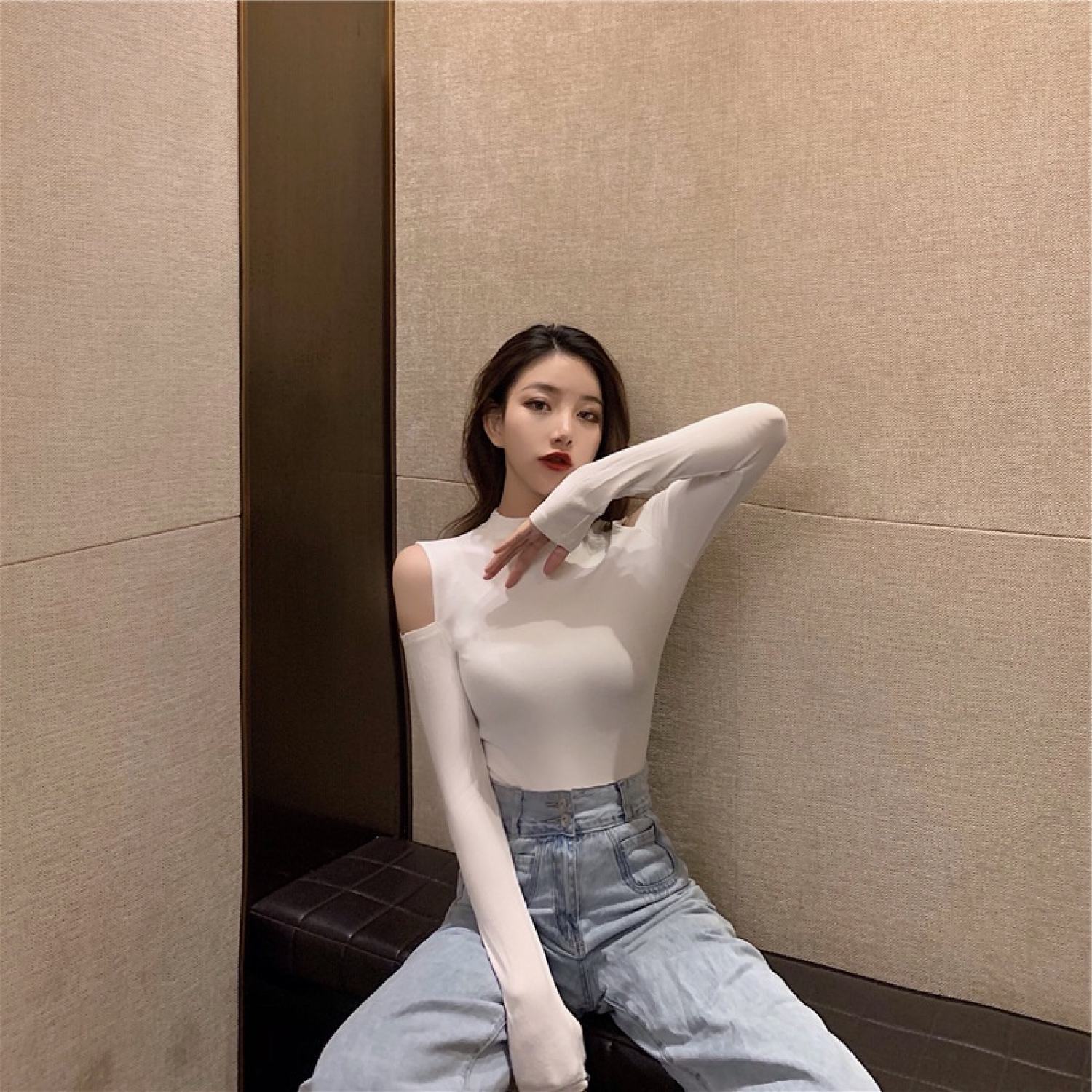 SUA010 Áo thun ôm body cổ lọ khoét vai đen trơn tay dài sexy tôn dáng Áo phông kiểu nữ cao cổ hè thu đông hở 2 vai hot