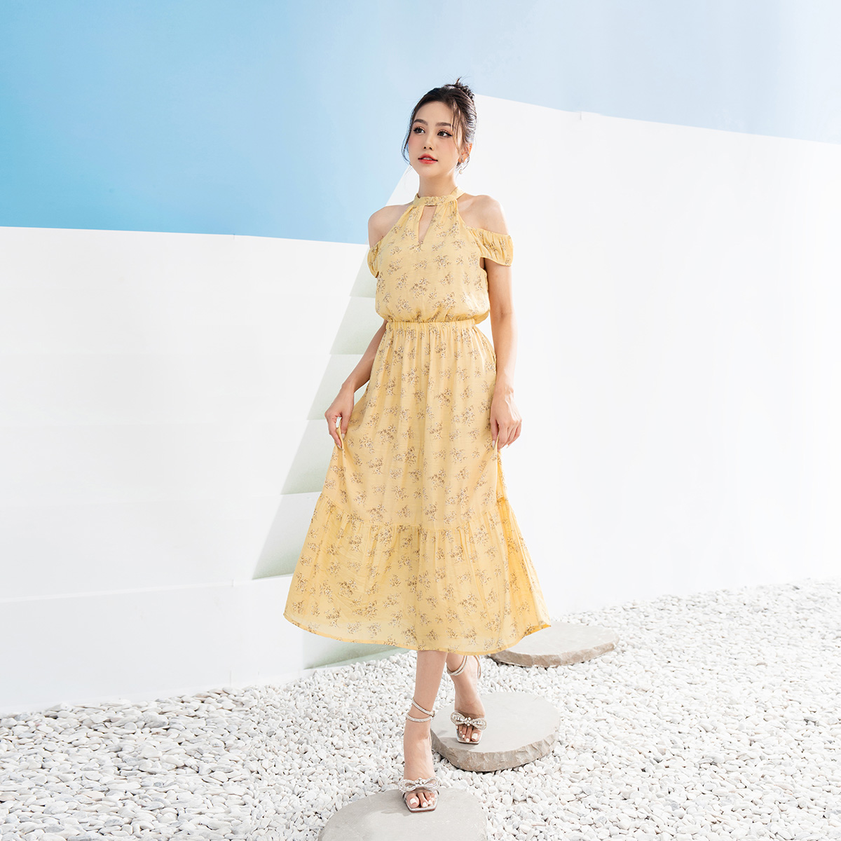 Đầm maxi lamer nhún 2 tầng nơ sau l63m23h031