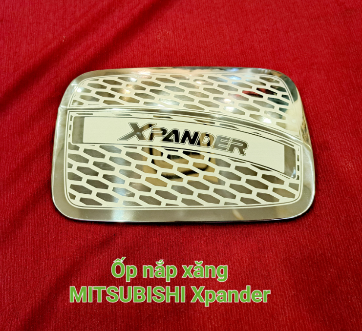 Ốp inox nắp bình xăng mitsubishi xpander