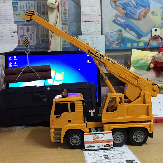 Xe cần cẩu cỡ lớn tốc độ nhanh