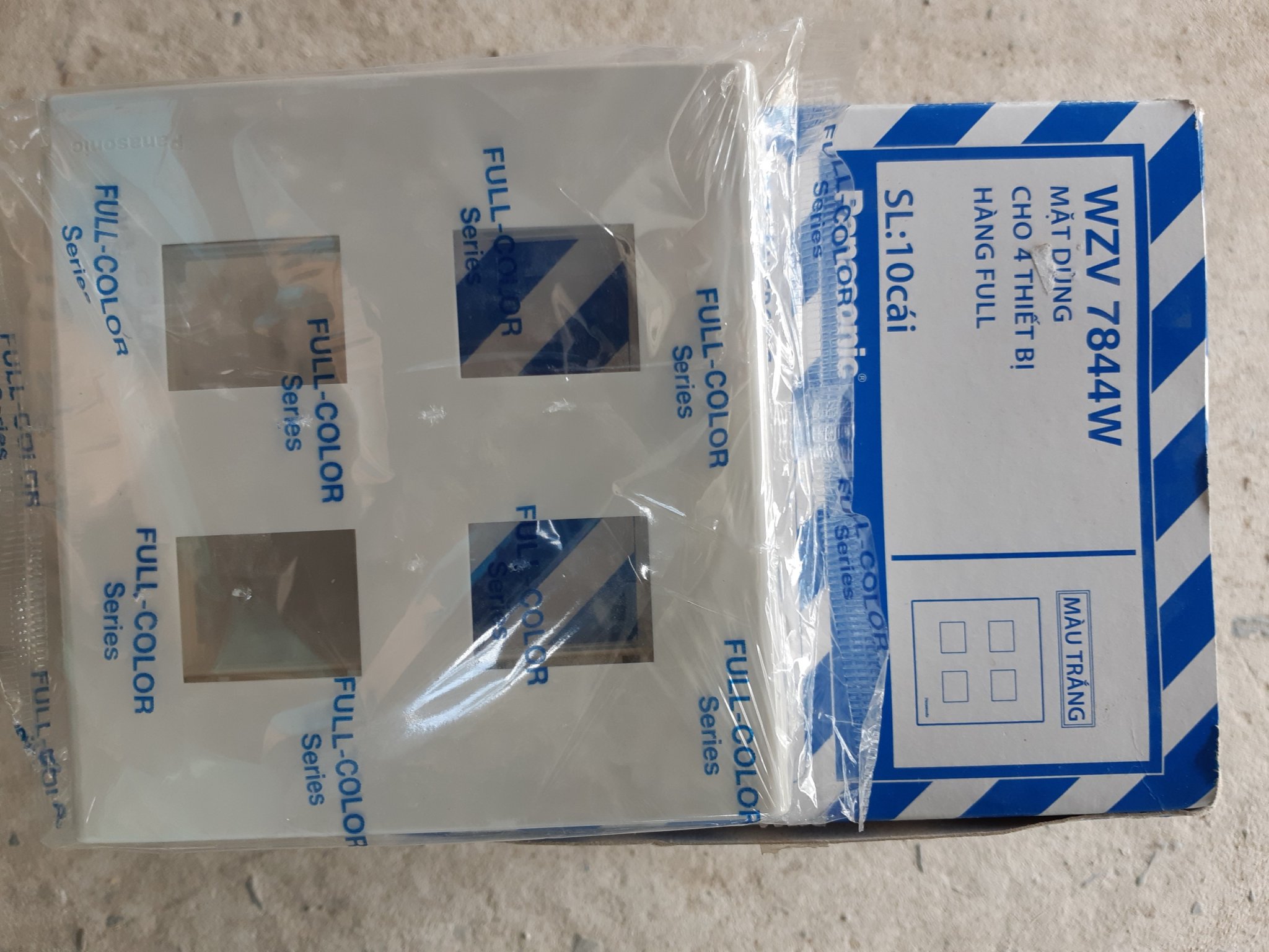 Mặt 4 thiết bị PANASONIC WZV 7844W