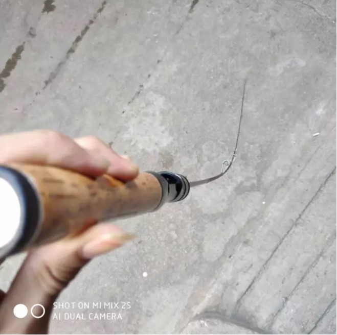 Cần câu lure UL cán trắng ultra light (tặng mồi giả)