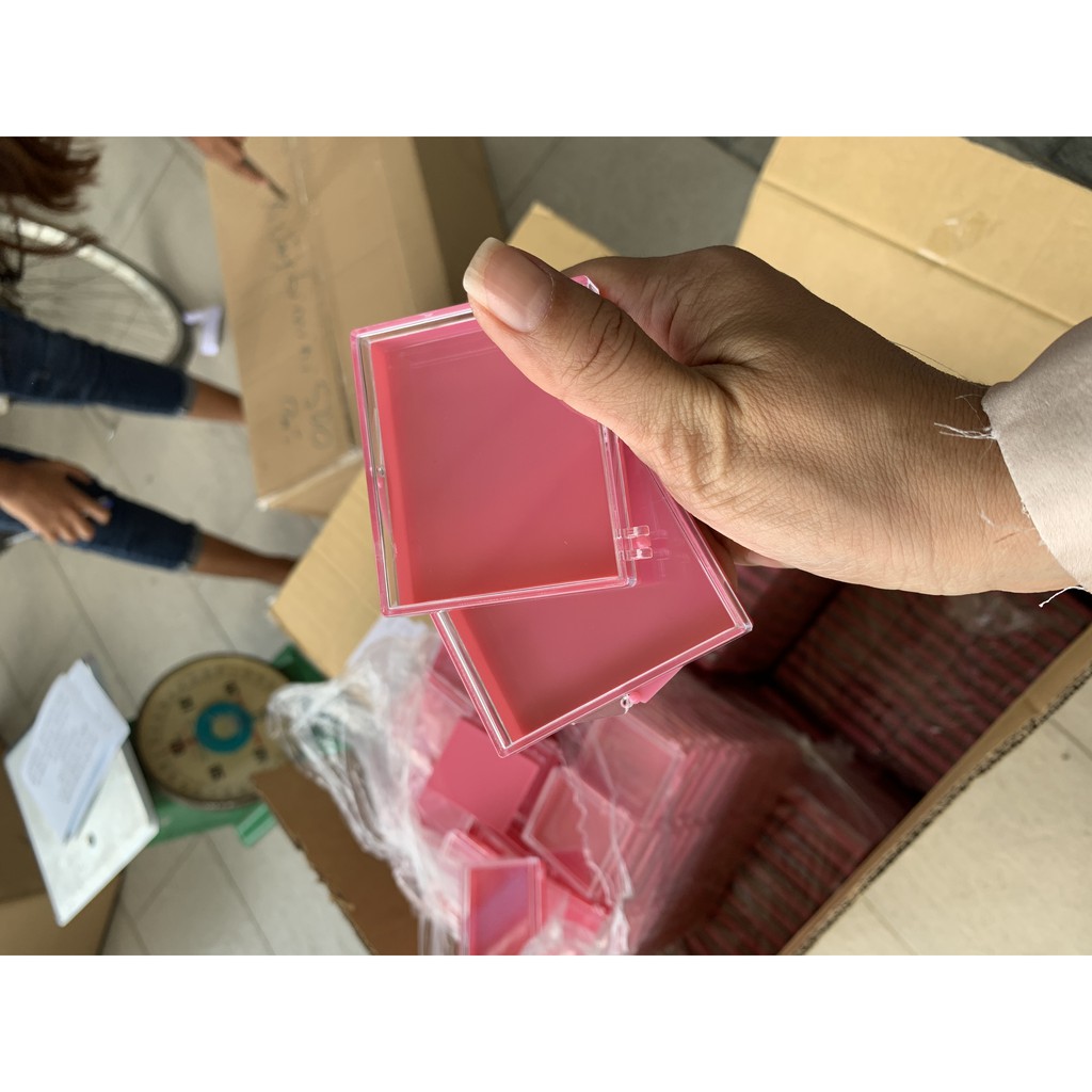 Hộp vuông hồng đựng mi fan - up móng nail combo 50/85k