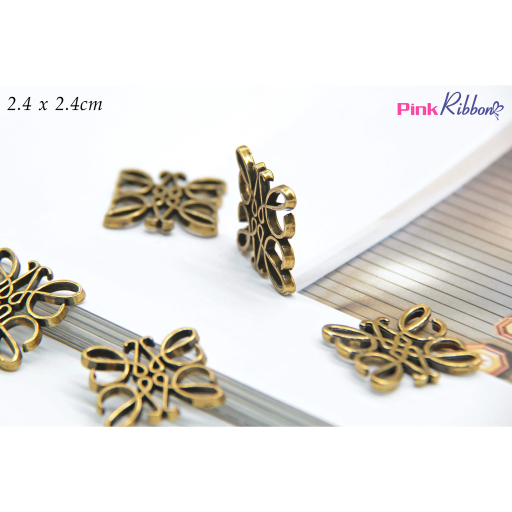 Charm Họa Tiết Mạ Xi Vàng 2.4Cm