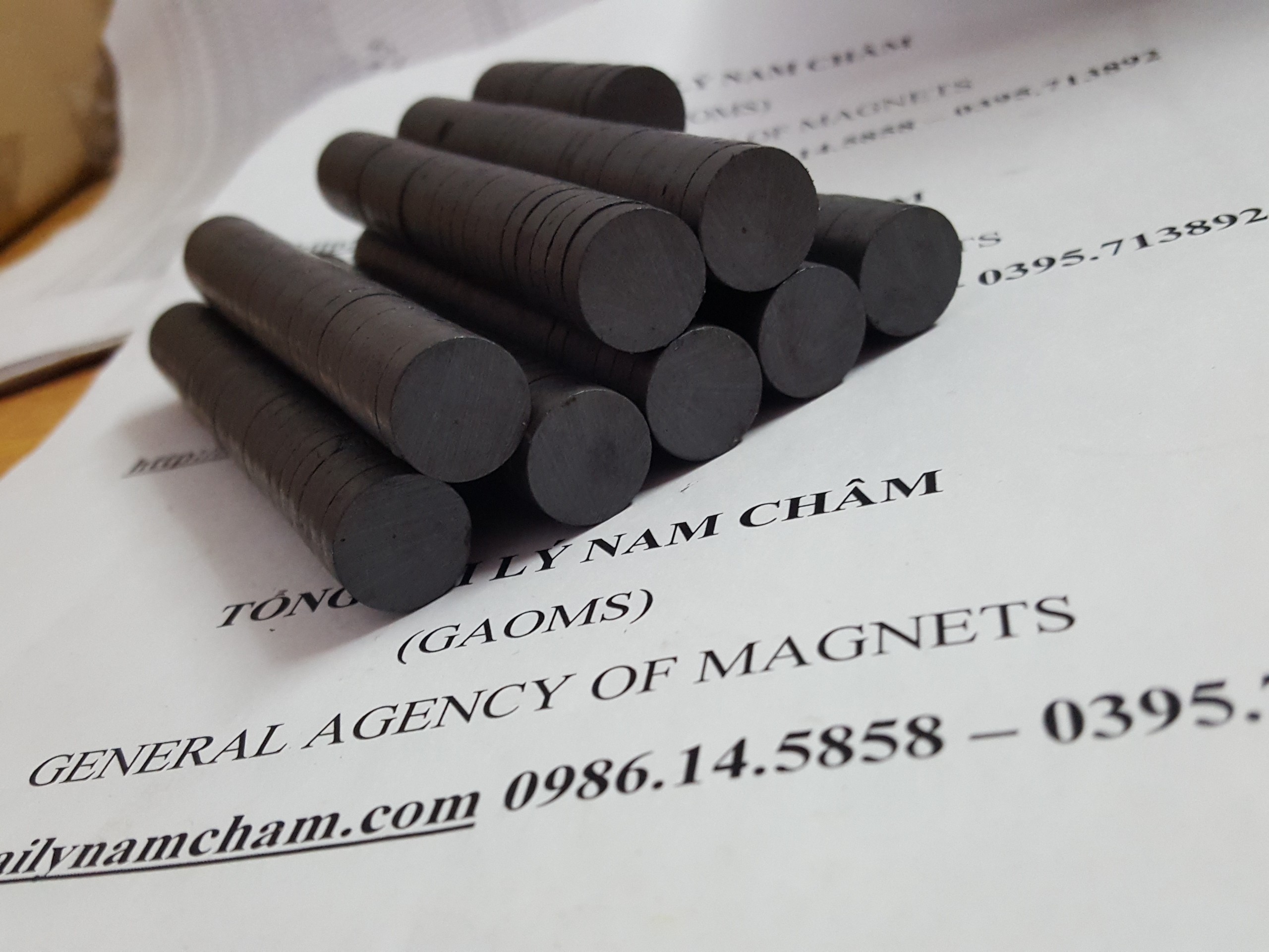 30 viên nam châm đen tròn 15x4mm