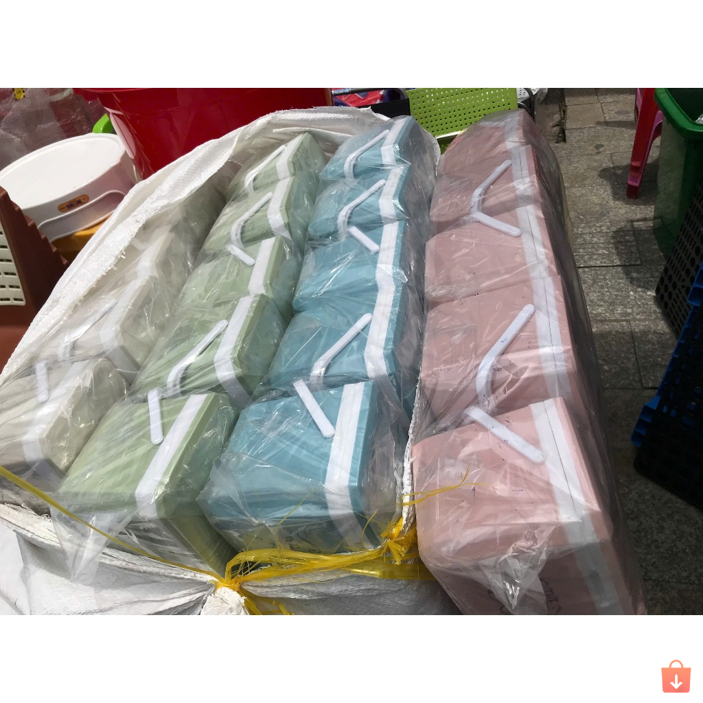 Bình đá vuông mini 1L Tân Lập Thành. Kích thước nhỏ gọn, tay cầm chắc chắn. Giữ lạnh lâu