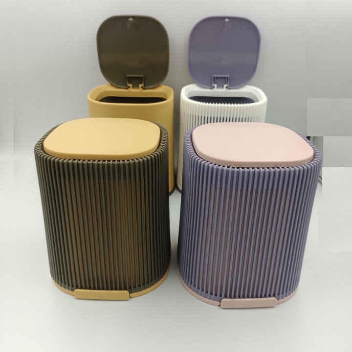 Beautiful and practical office desktop mini plastic trash can be used