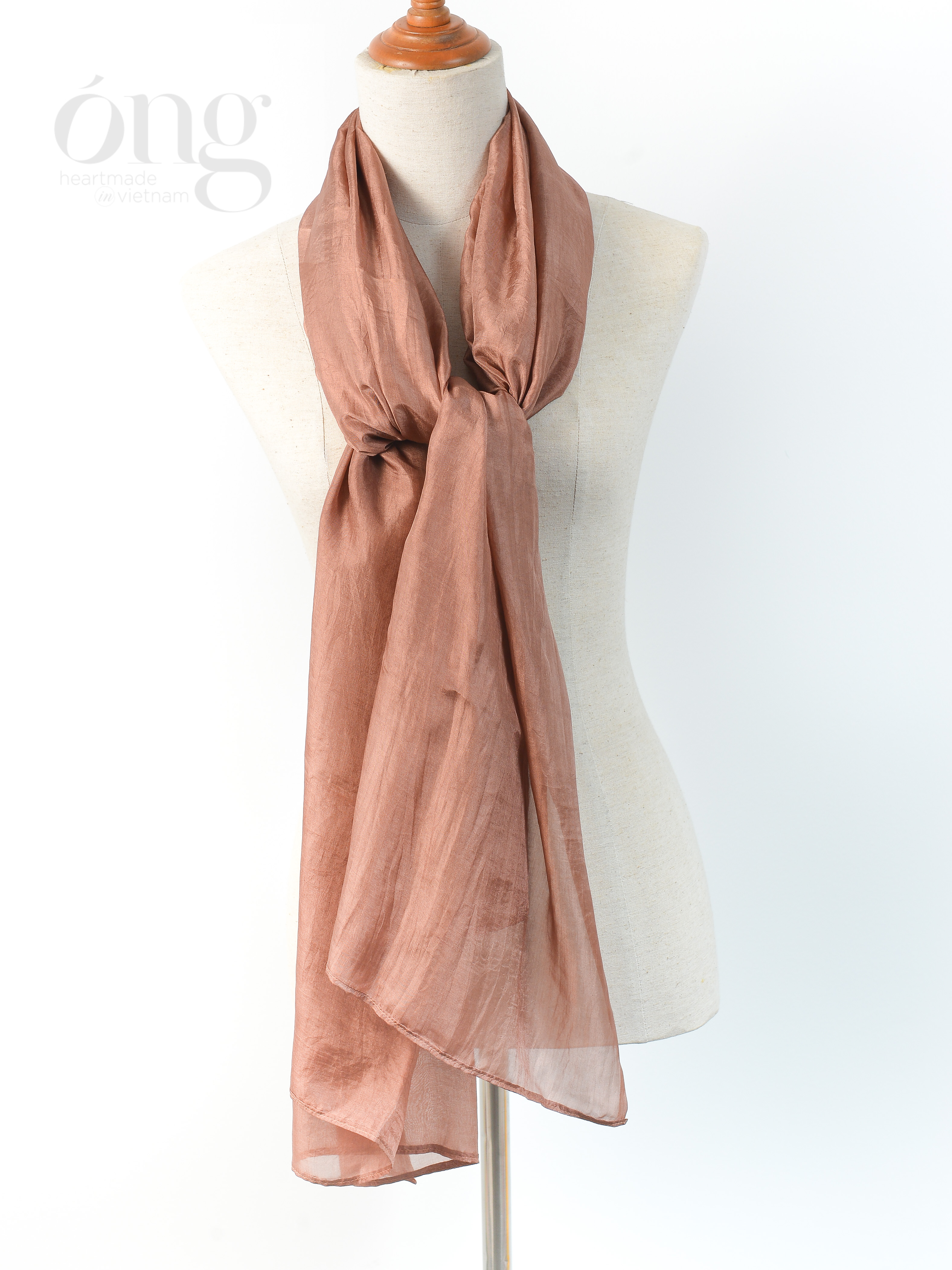 Khăn choàng lụa tơ tằm tự nhiên của Óng Silk