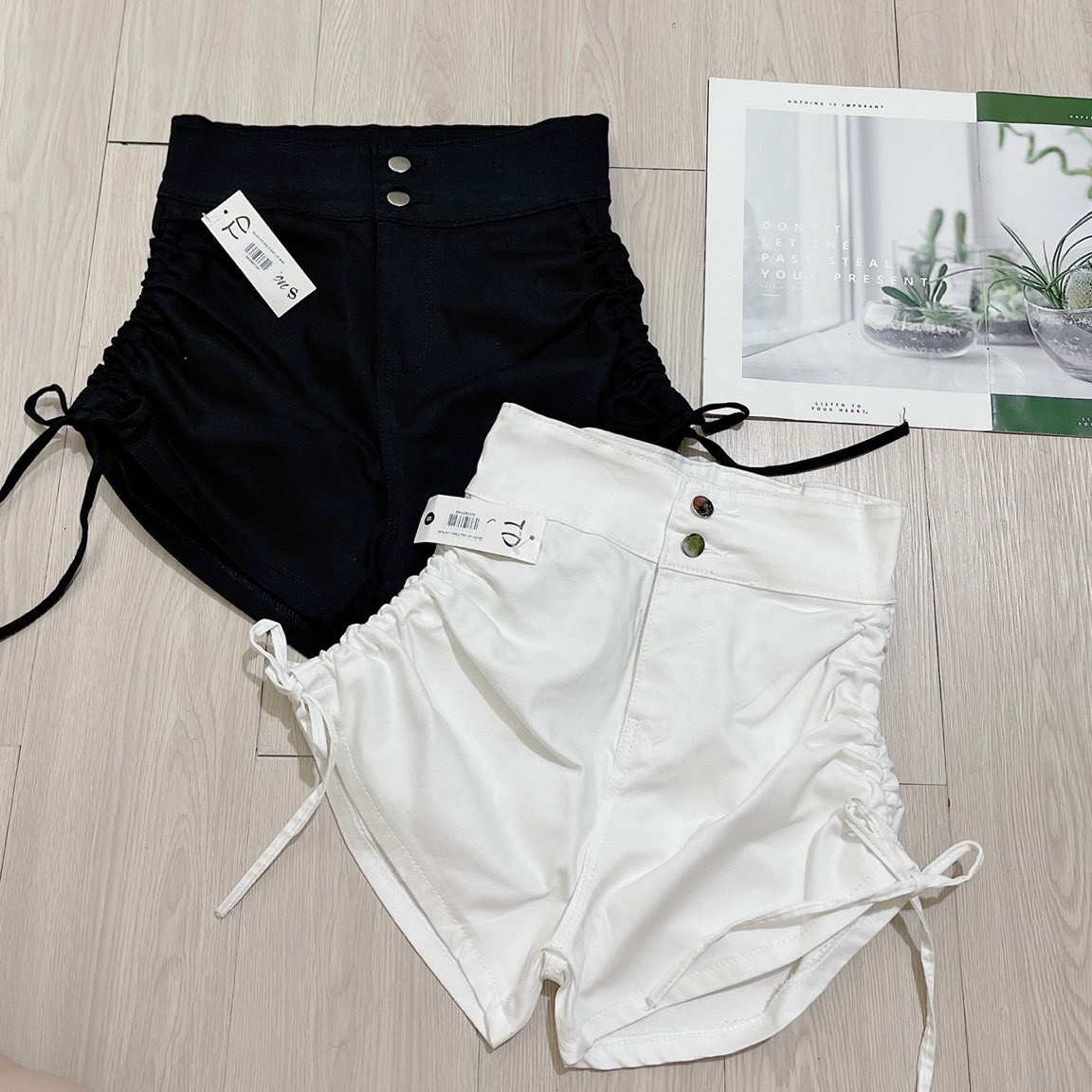 Quần short kaki lưng cao phối khuy siêu tôn dáng.