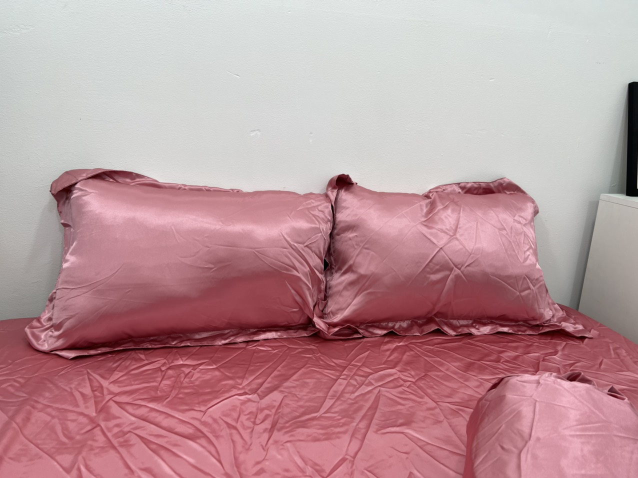 BỘ DRAP GIƯỜNG PHI LỤA CAO CẤP - SET GRA + 2 VỎ GỐI NẰM + 1 VỎ ÔM - 4 MÓN
