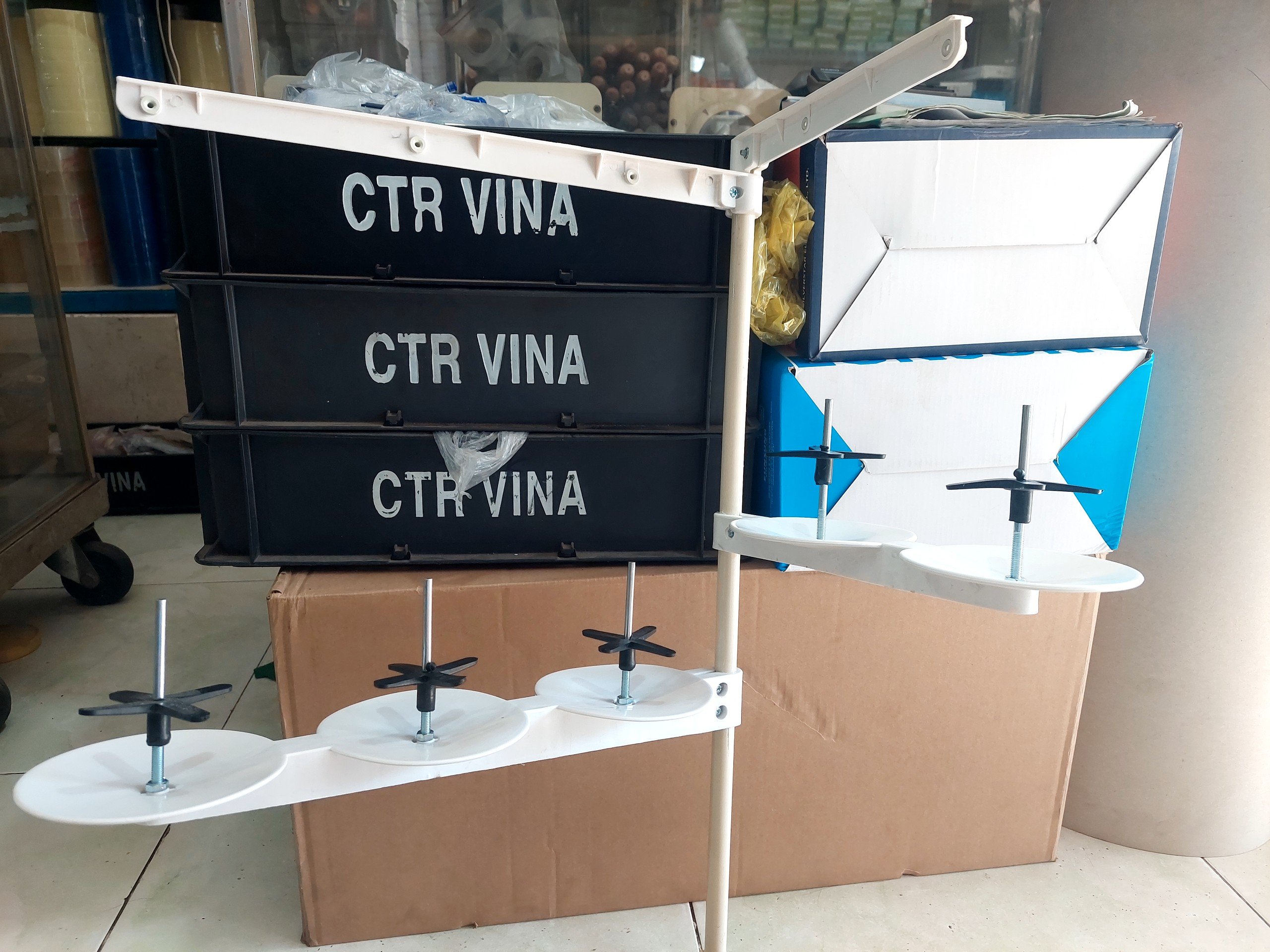 cây để chỉ máy vắt sổ