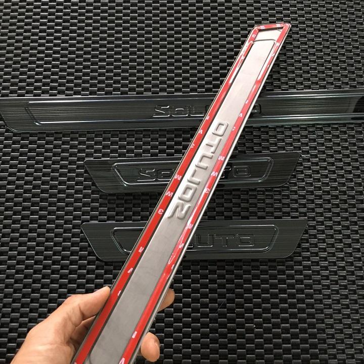 ỐP BẬC NGOÀI TITAN KIA SOLUTO