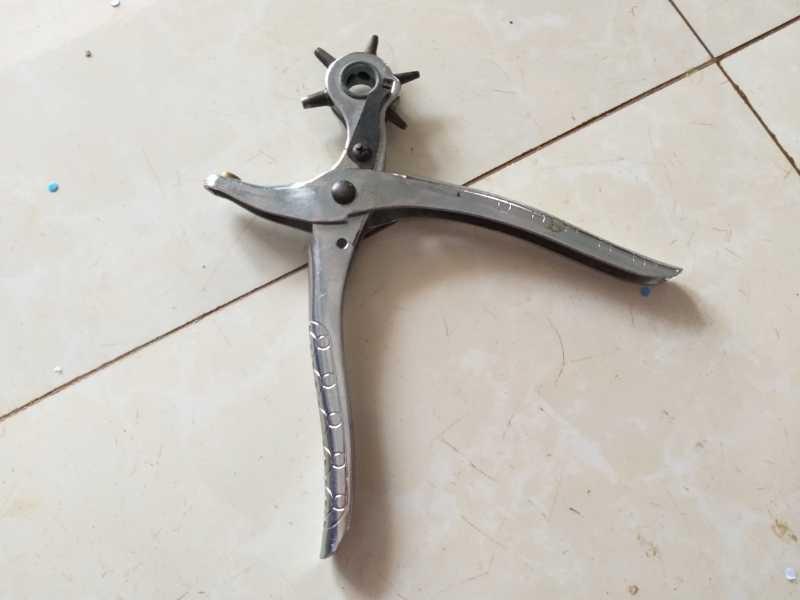 Kìm bấm lỗ Total THT3351