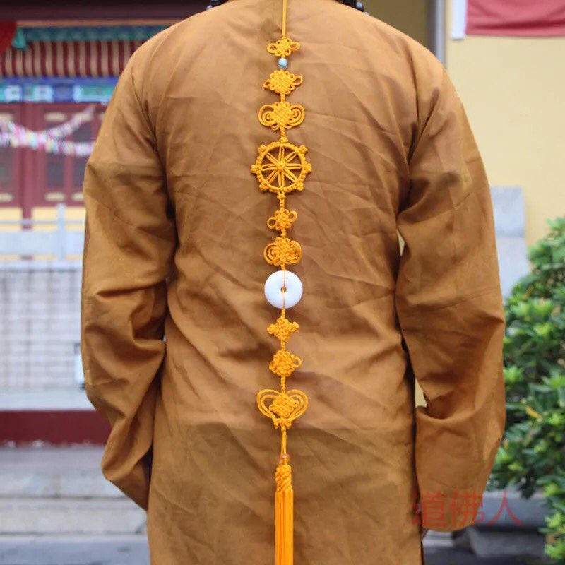Ngọc bích câu hoàn tăng y