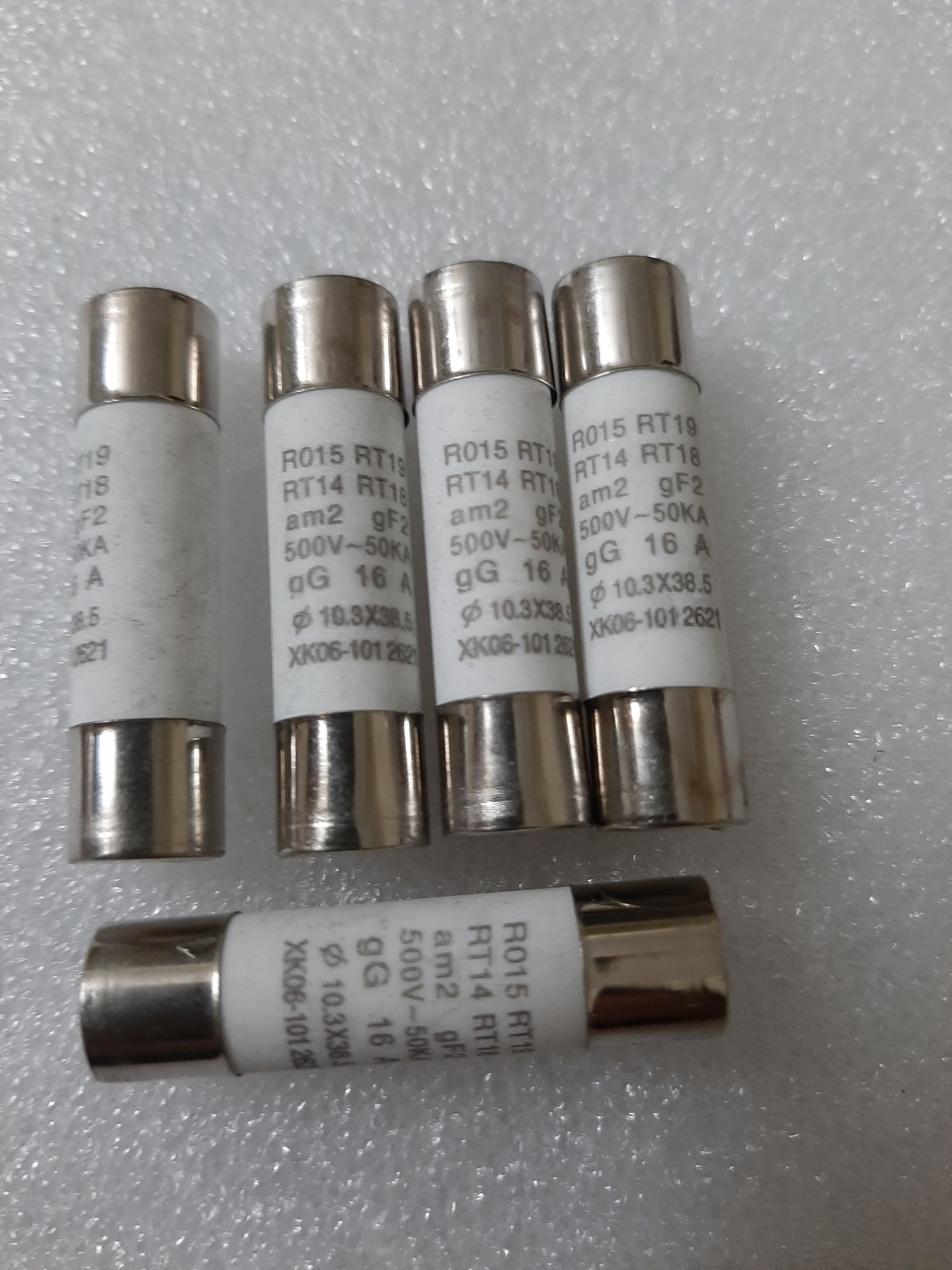 10 Cầu chì sứ 16A 10x38