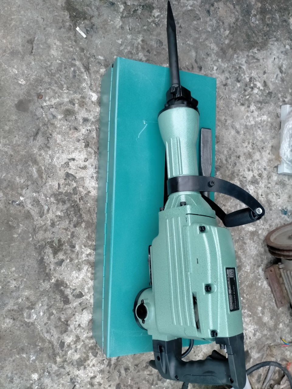 Máy đục bê tông 30mm HITACHI