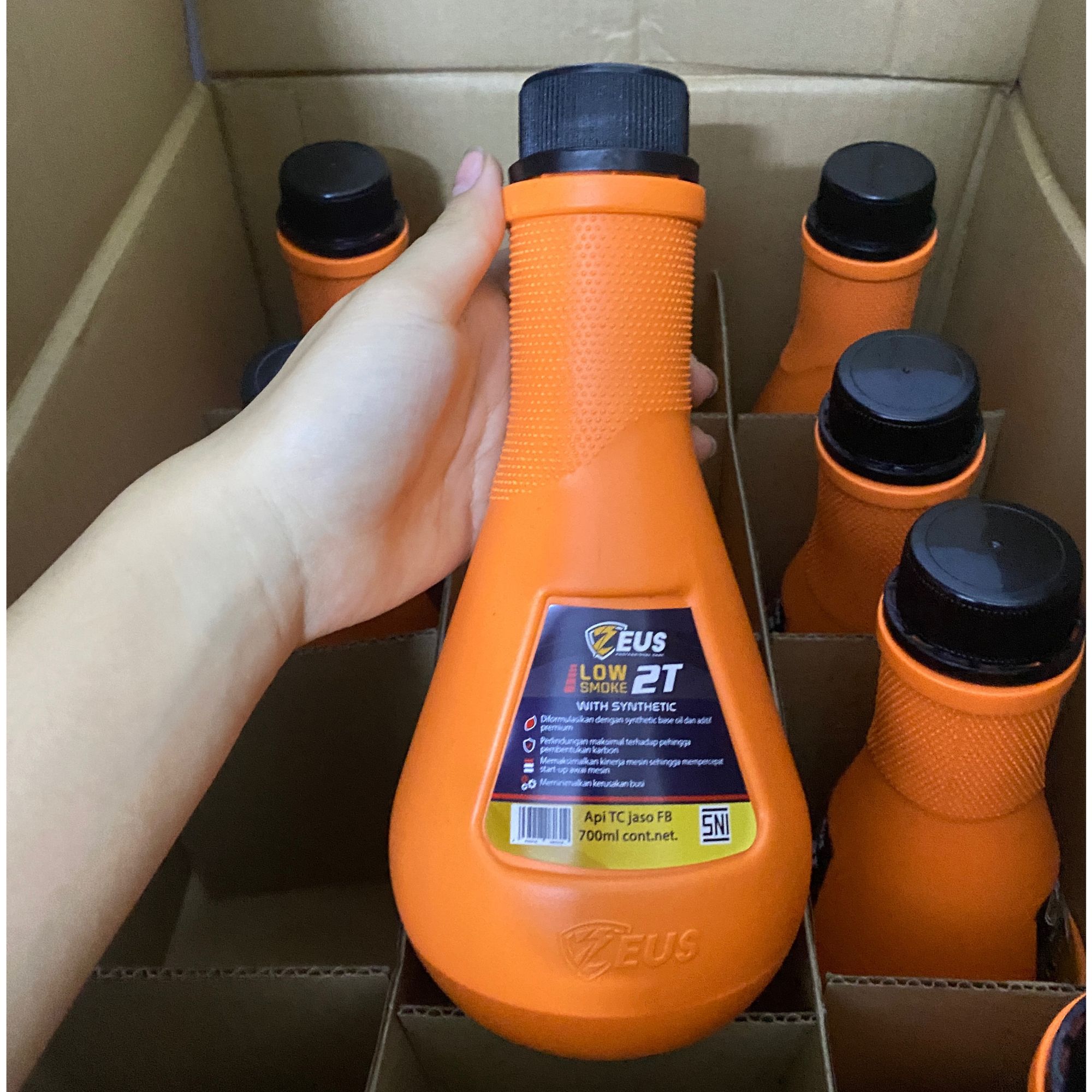 Nhớt thơm 2T Zeus Low Smoke 700ML