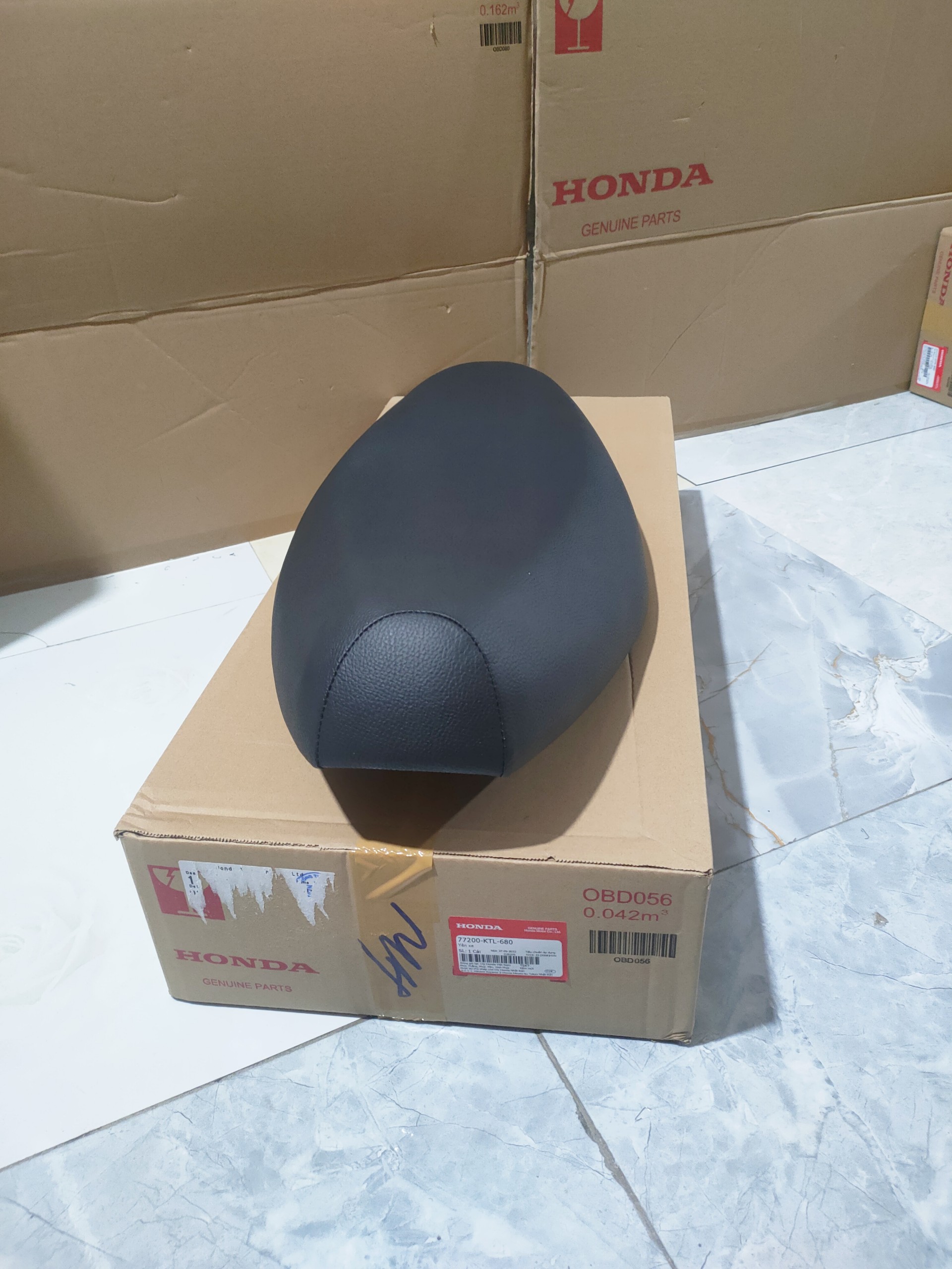 Yên xe Wave A 100 đời 2008 - 2011 ( 77200KTL680)