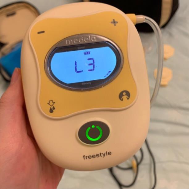 Máy hút sữa medela freestyle like new[BH 10 tháng]