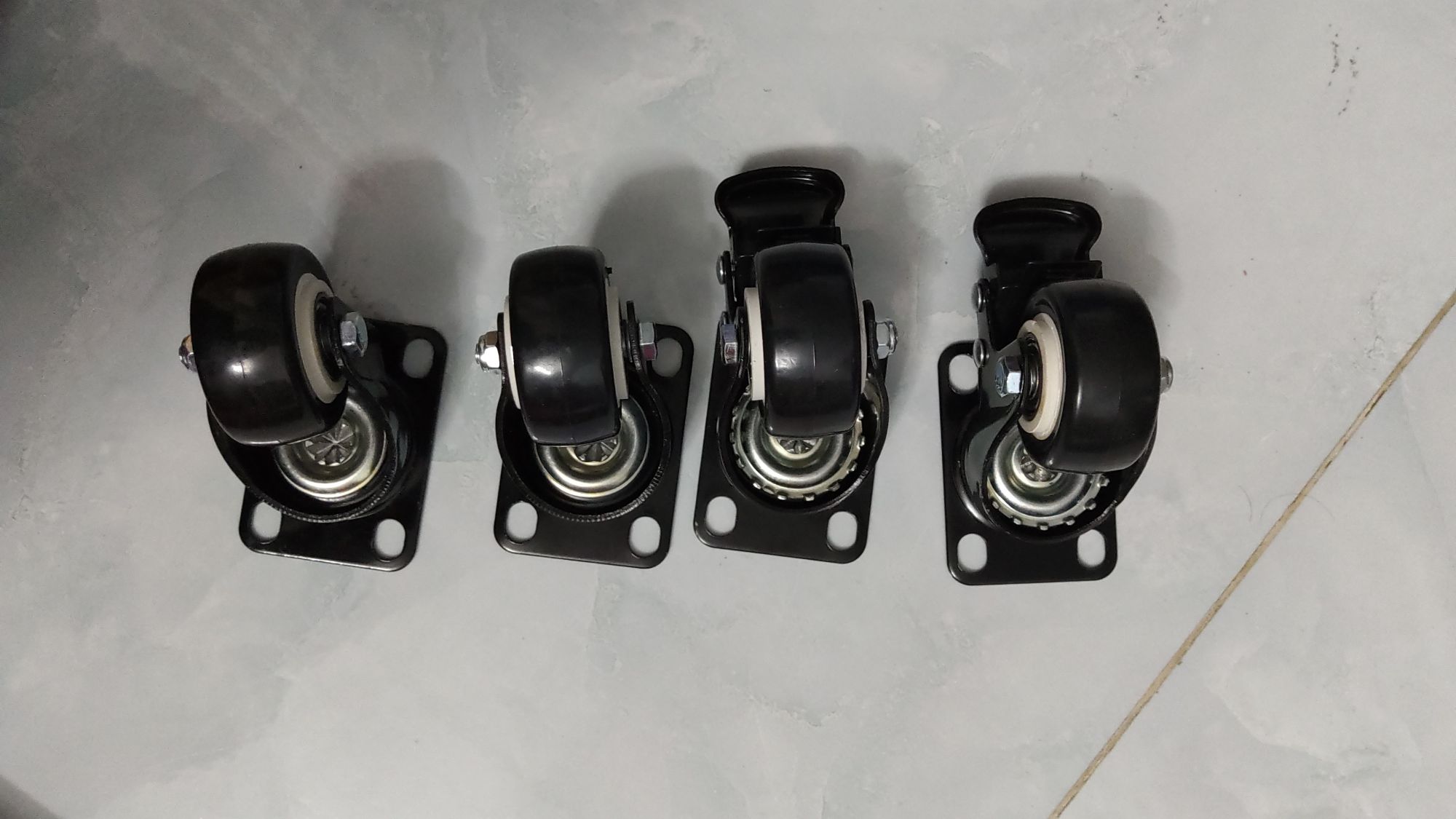 bánh xe gắn loa kéo  ,tủ đựng.