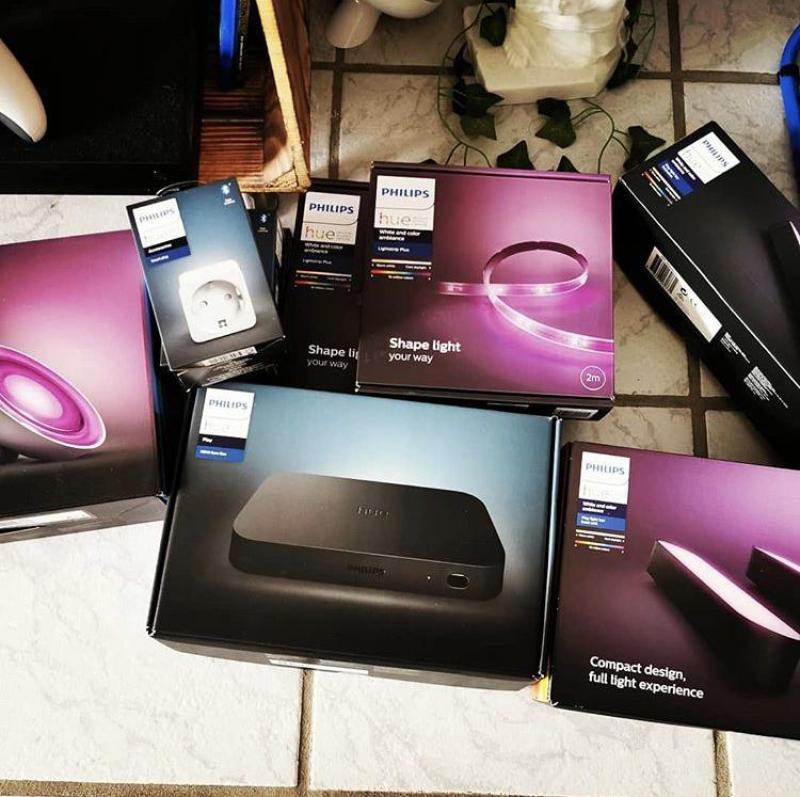 Bộ sản phẩm starter kit A60 Philips Hue