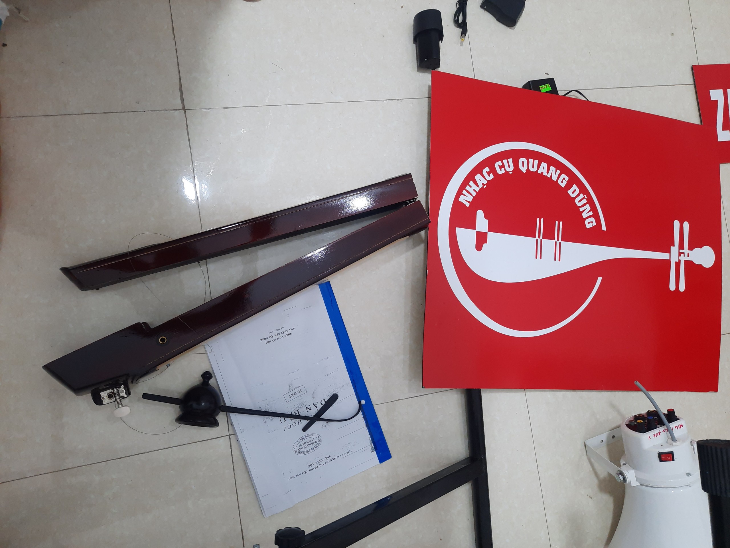 móng gảy đàn nguyệt