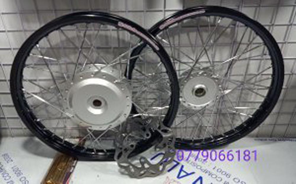 BÁNH CĂM VARIO VISION CLICK THÁI MIO LUVIAS NOVO KÈM ĐĨA KIỂU NIỀNG NHÔM 17 THÁI ĐÙM MẠ CROM GẮN VỪA KHÔNG CHẾ