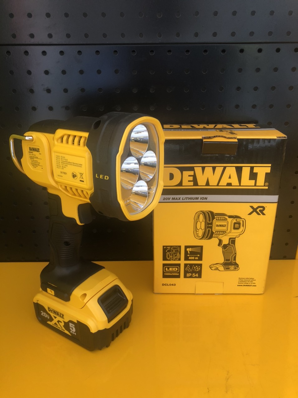 Đèn pin 20V Dewalt DCL043N​​​​​​​