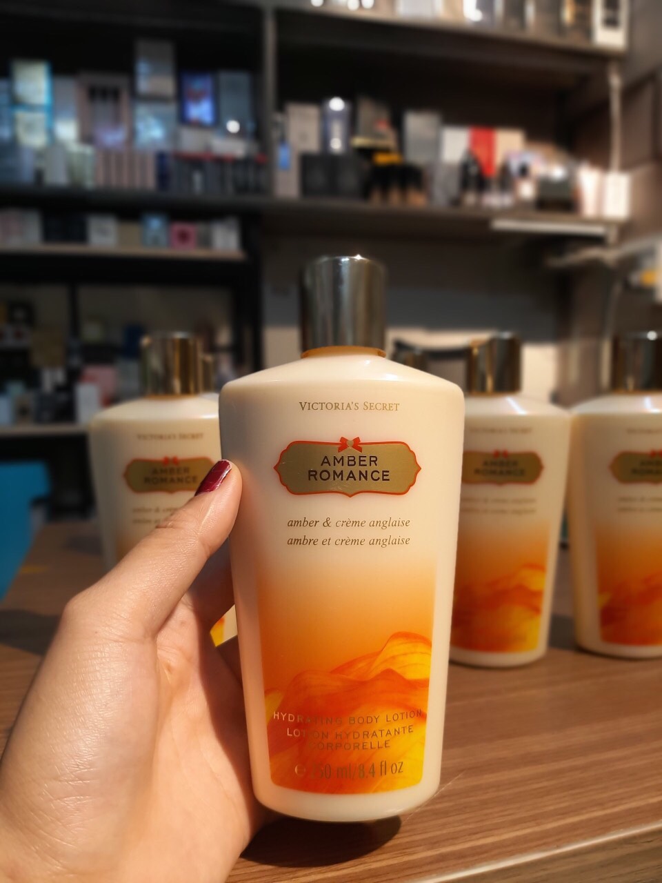 Dưỡng thể Victoria Secret Amber Romance