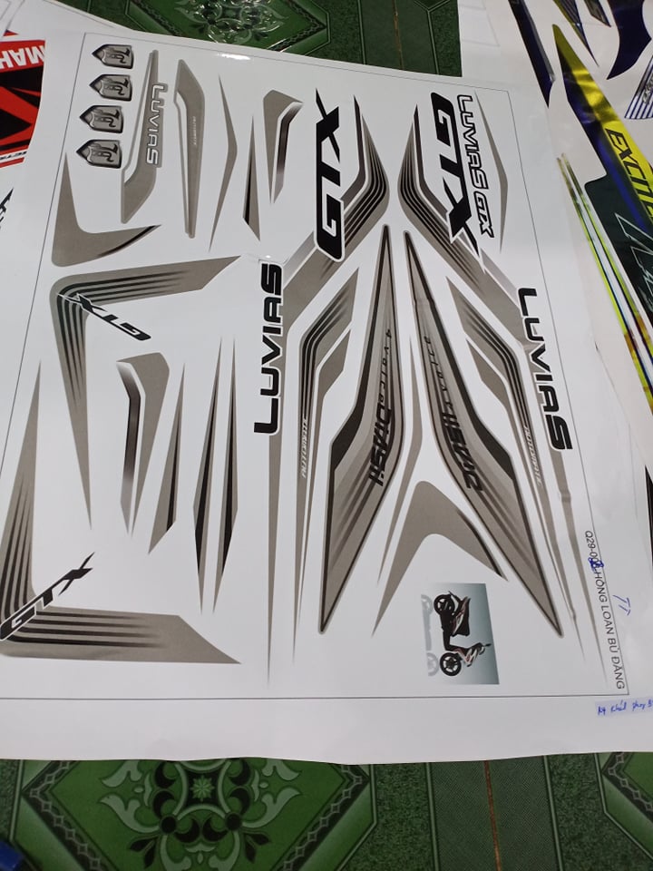 tem rời luvias gtx bạc xe trắng