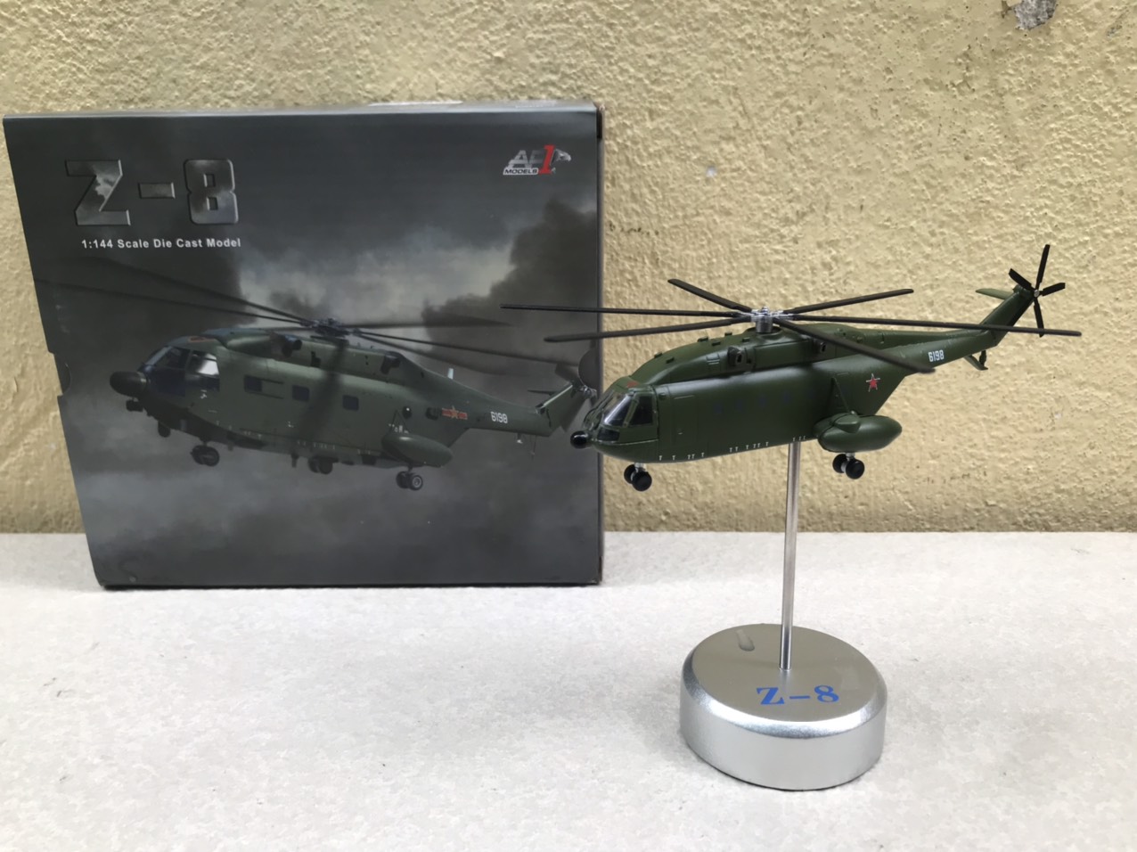 Mô hình máy bay Trực Thăng Z-8  1:144