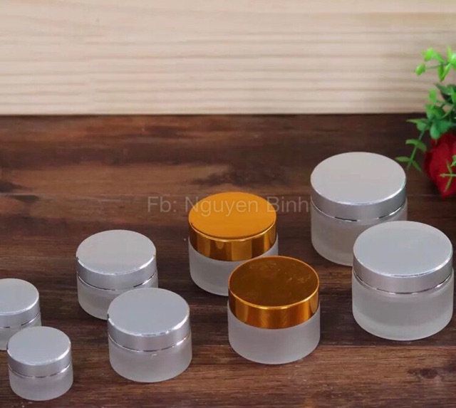 Lọ Thuỷ Tinh Đựng Mỹ Phẩm Nắp Vàng (50Ml)