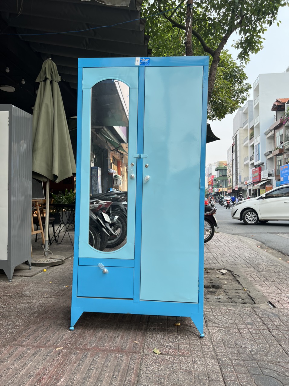 Tủ quần áo sắt 1m8 màu xám, màu vàng kem