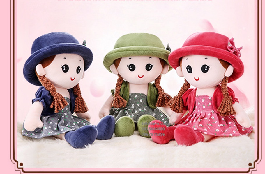 Búp bê bông cô bé đội mũ nhung váy hoa