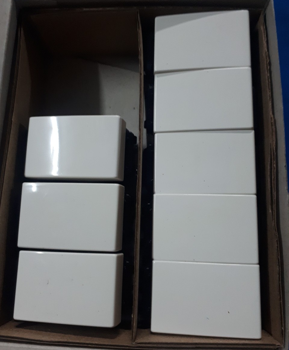 HẠT Ổ CẮM , HẠT CÔNG TẮC ,HẠT ĐÈN BÁO  PANASONIC