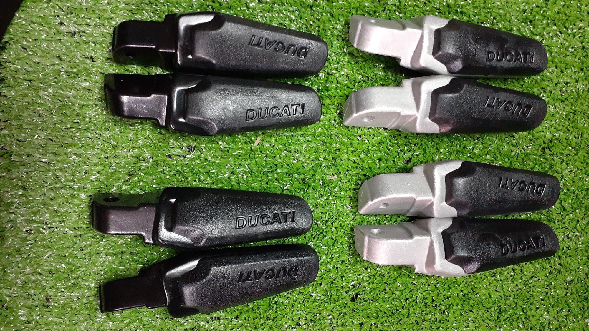[HCM]gác chân kiểu ducati gắn các loại xe