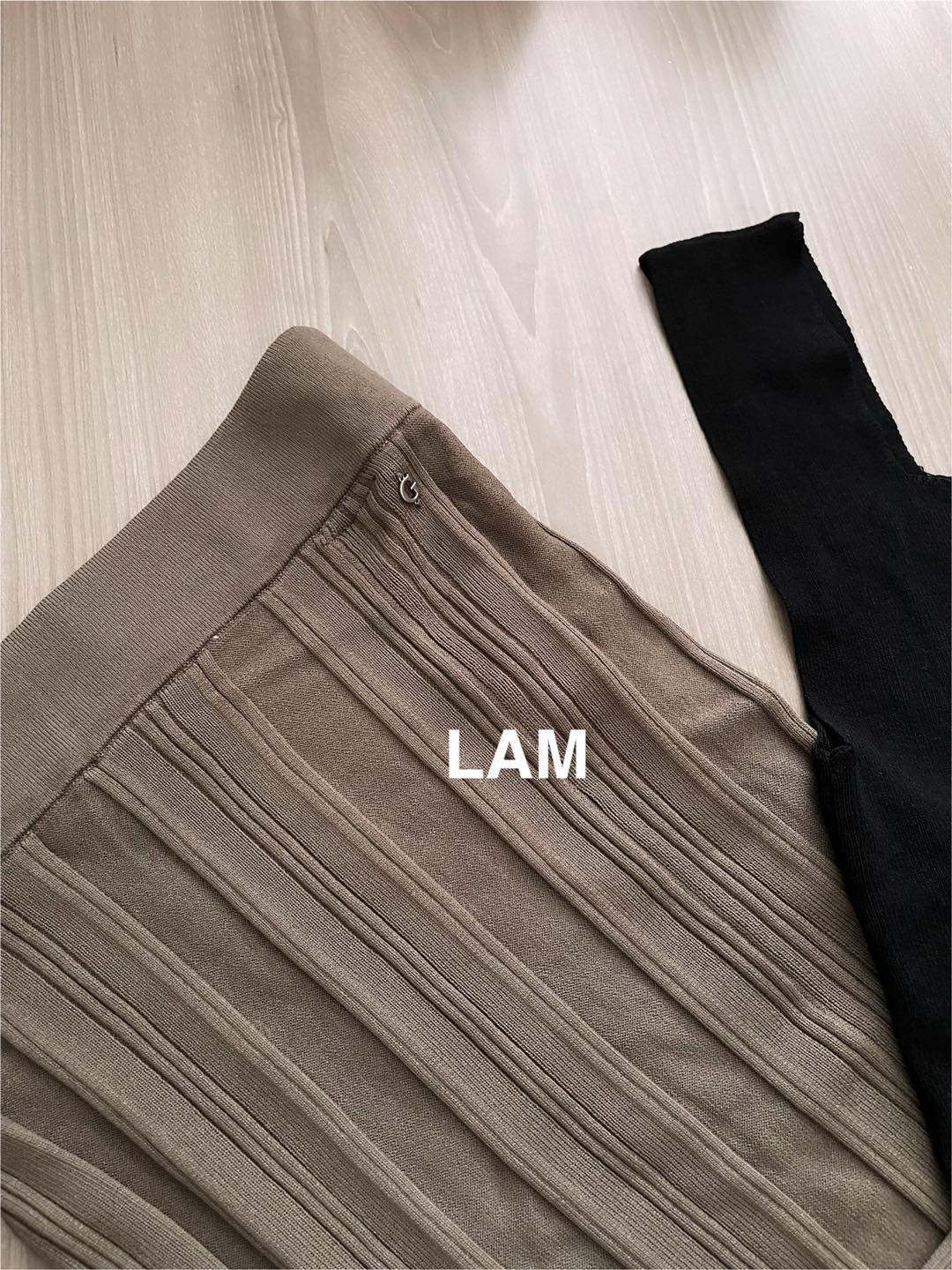 Chân váy GUESS SKIRT