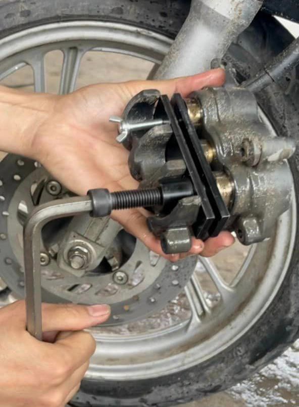 Vam ép piston phanh đĩa xe máy 1 piston 2 piston 3 piston