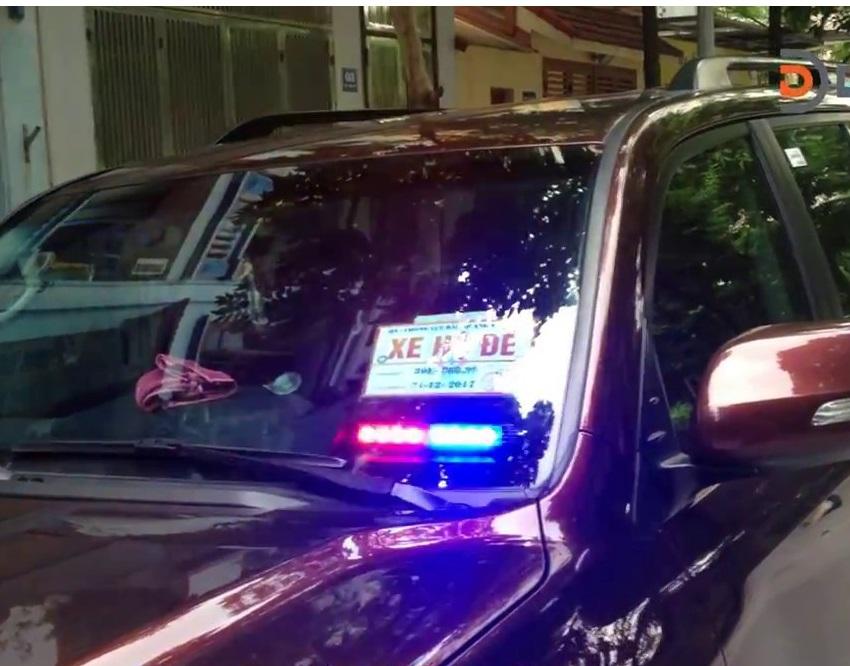 Đèn led Police báo động xanh đỏ cho ô tô Hệ thống 8 đèn siêu sáng cực bền Chất liệu nhựa cao cấp ABS độ bền cao chịu nhiệt và ánh nắng không bị giòn gãy bạc màu