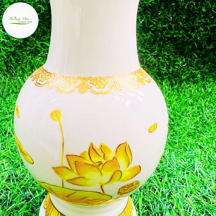 Bình hoa thờ cúng gốm sứ Hoa sen vàng