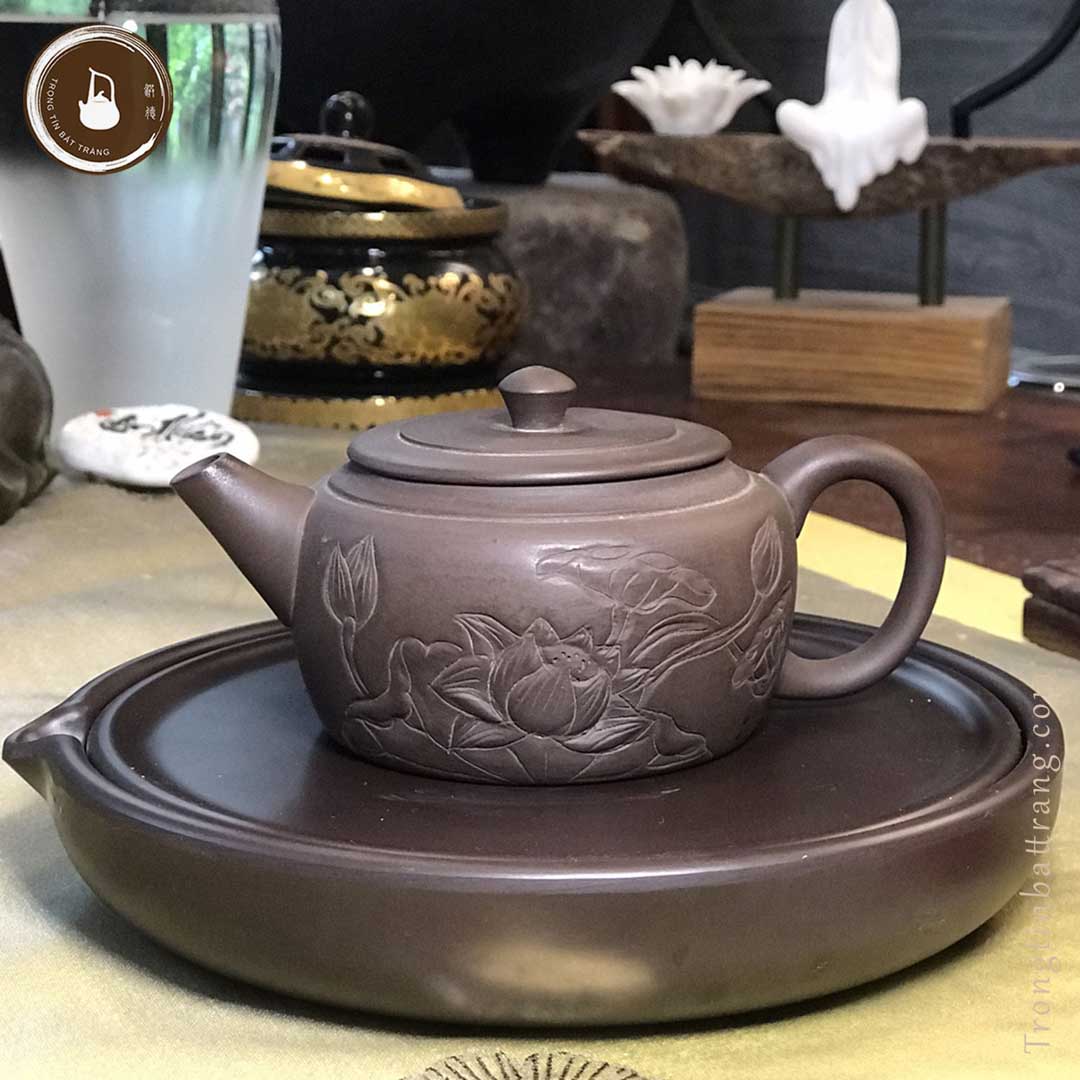 Ấm Trà Đạo Tử Sa Bát Tràng Khắc Chìm Hoa Sen Dáng Thạch Điều Dung tích 160ml (Ấm Lẻ) AHS 05