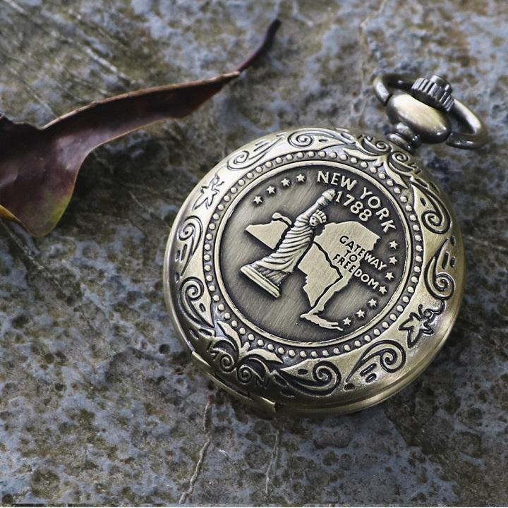It's a compass. Brass sculpture, high-grade flip, durable suitable for travel, camping picnic. Th3ft